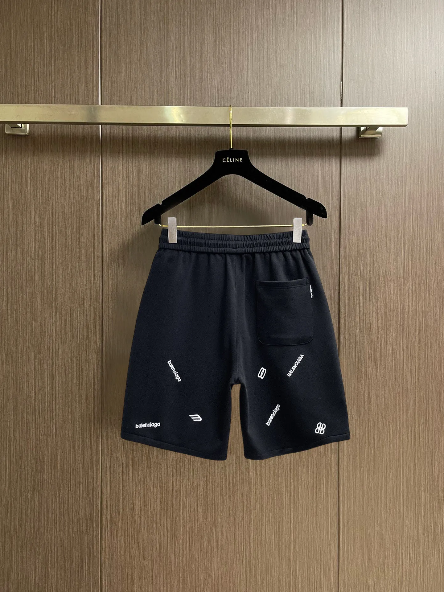 Balenciaga's three-standard complete 2026 summer New Arrival men's casual shorts, advanced custom-made Breathable fabric, Breathable fabric, extremely stretchy and comfortable, impeccable details, top-grade accessories, original logo design concept, delicate and soft feel! The upper body fit is awesome! Size: M-XXXL Please state your height and weight when ordering
